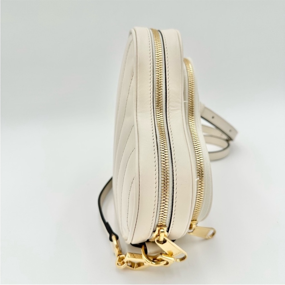 New! GUCCI
White Quilted Leather
Interlocking G Mini Heart
Crossbody Bag - Picture 3 of 12